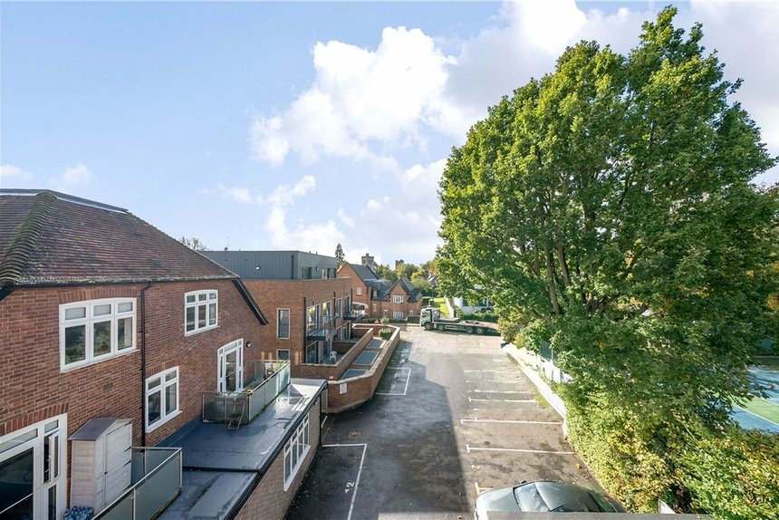 for sale pynnacles close london 35642 - Gibbs Gillespie