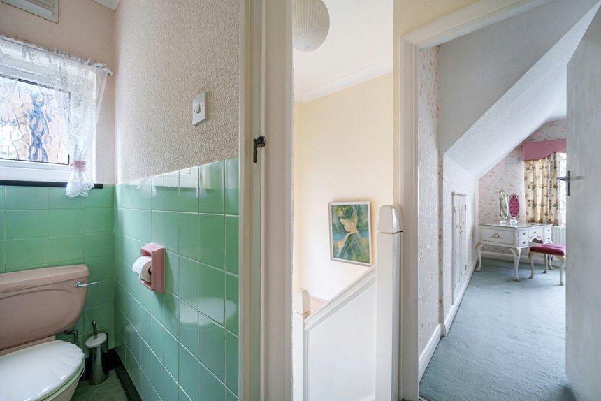 2 bedroom House,bungalow for sale in Harlyn Drive, Pinner, Middlesex