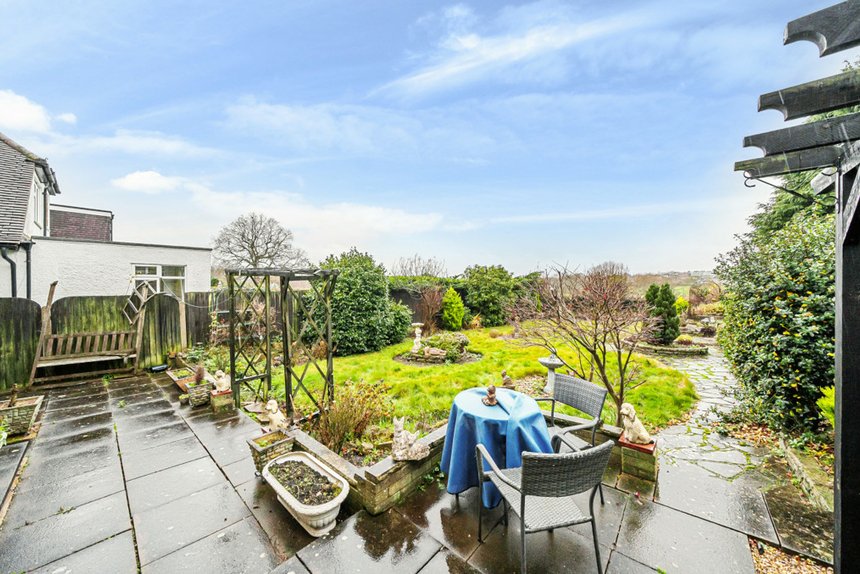 2 bedroom House,bungalow for sale in Harlyn Drive, Pinner, Middlesex