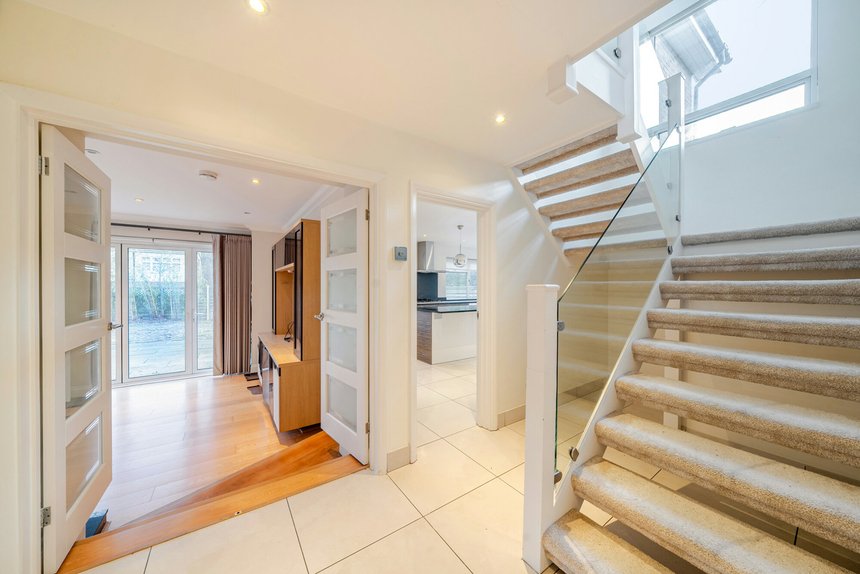 under offer dearne close london 35790 - Gibbs Gillespie