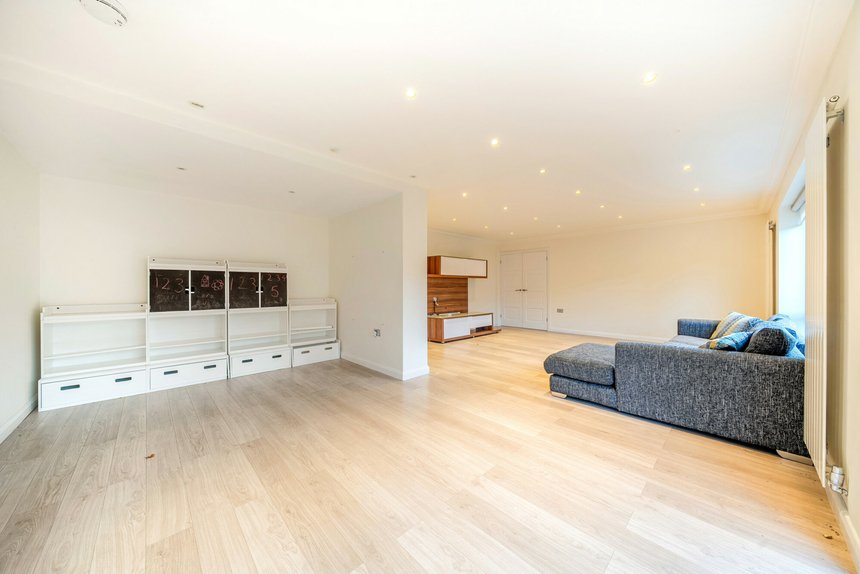 under offer dearne close london 35790 - Gibbs Gillespie