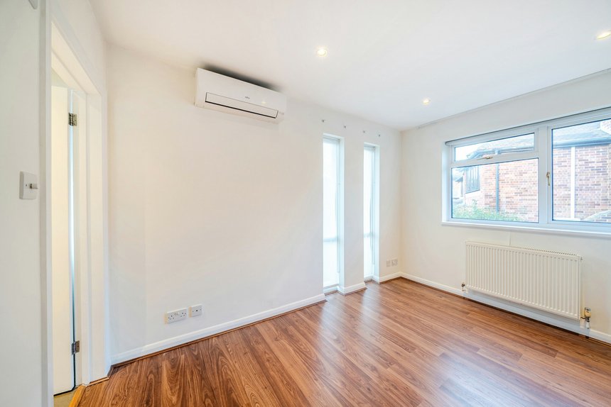 under offer dearne close london 35790 - Gibbs Gillespie