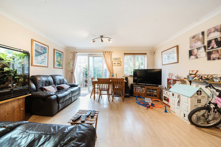 for sale buttercup close london 35962 - Gibbs Gillespie