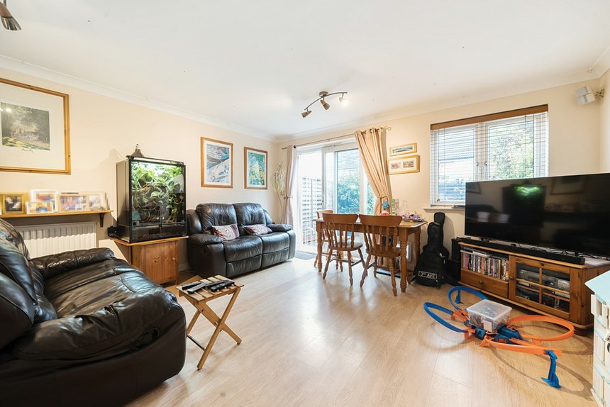 for sale buttercup close london 35962 - Gibbs Gillespie