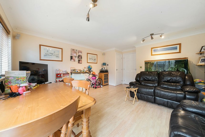 for sale buttercup close london 35962 - Gibbs Gillespie