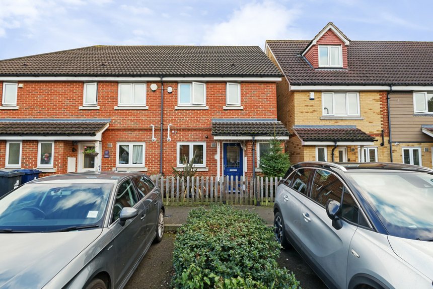 for sale buttercup close london 35962 - Gibbs Gillespie