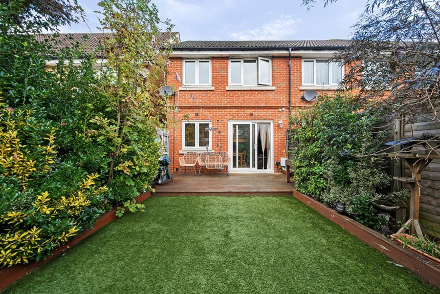 for sale buttercup close london 35962 - Gibbs Gillespie