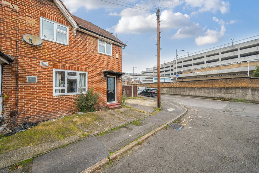 for sale lynch close london 35991 - Gibbs Gillespie