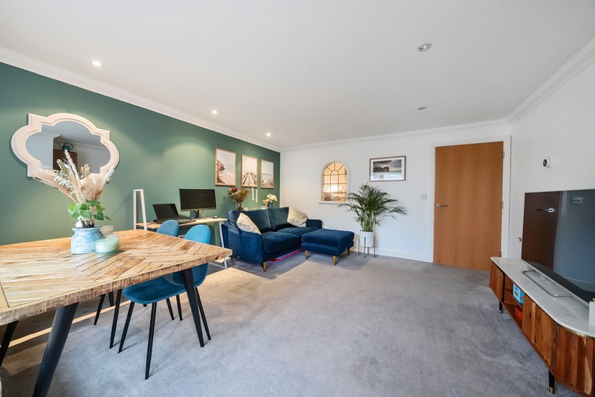 for sale penn place london 36014 - Gibbs Gillespie