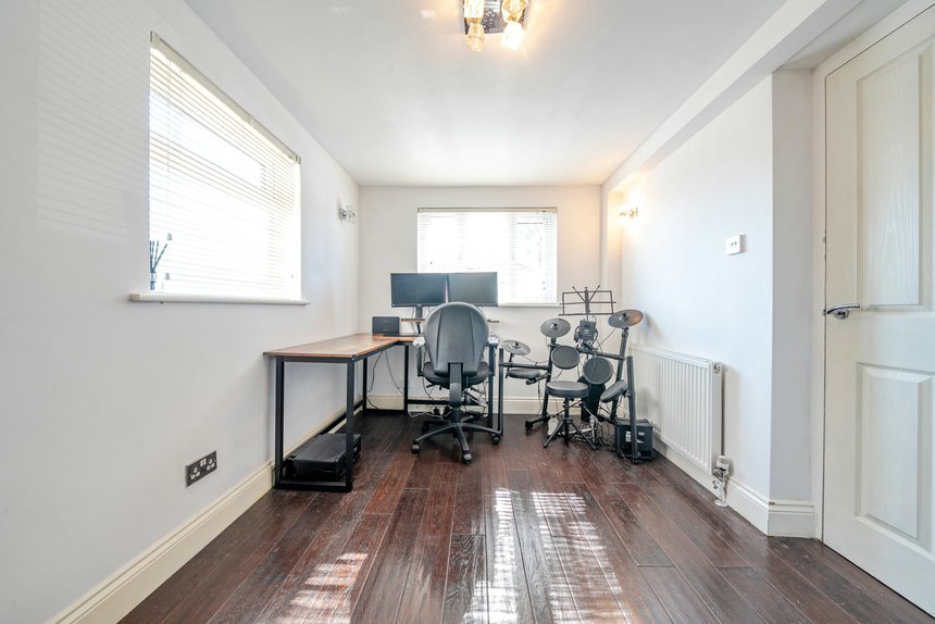 sold ferncroft avenue london 36032 - Gibbs Gillespie