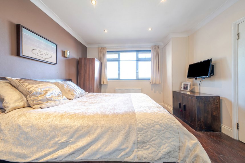 sold ferncroft avenue london 36032 - Gibbs Gillespie