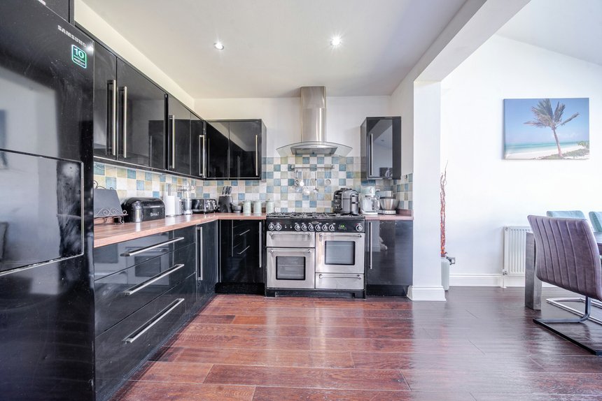 sold ferncroft avenue london 36032 - Gibbs Gillespie