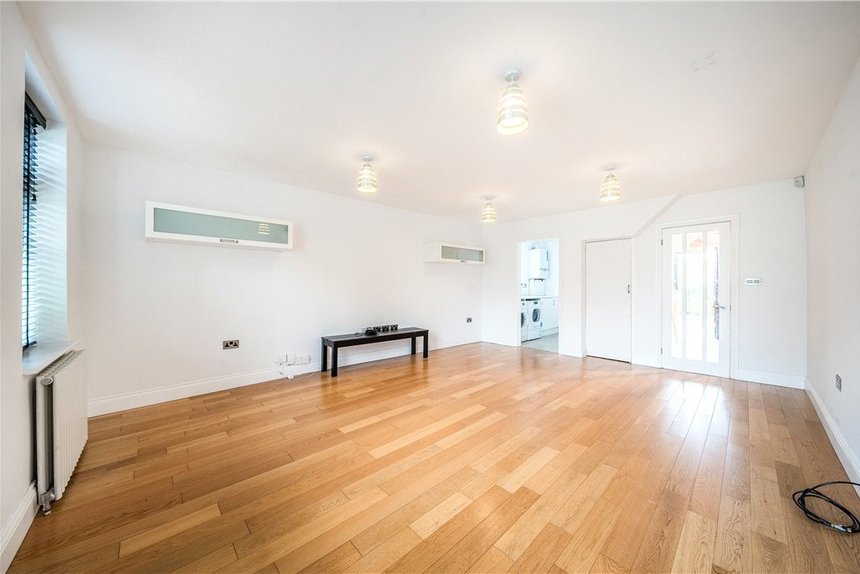 for sale oaklands avenue london 36105 - Gibbs Gillespie