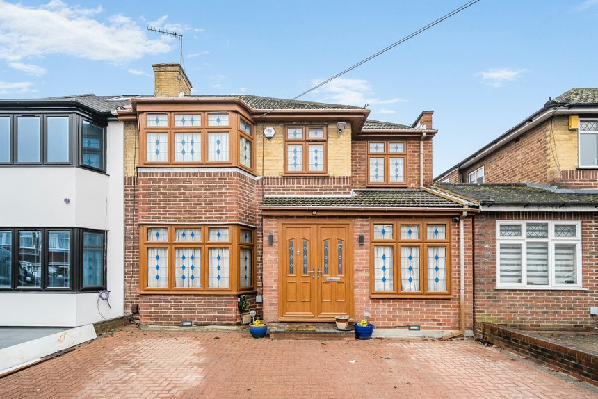 for sale wetheral drive london 36124 - Gibbs Gillespie