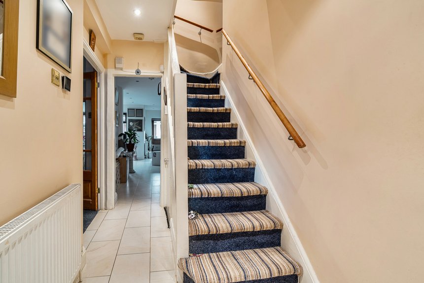 for sale wetheral drive london 36124 - Gibbs Gillespie