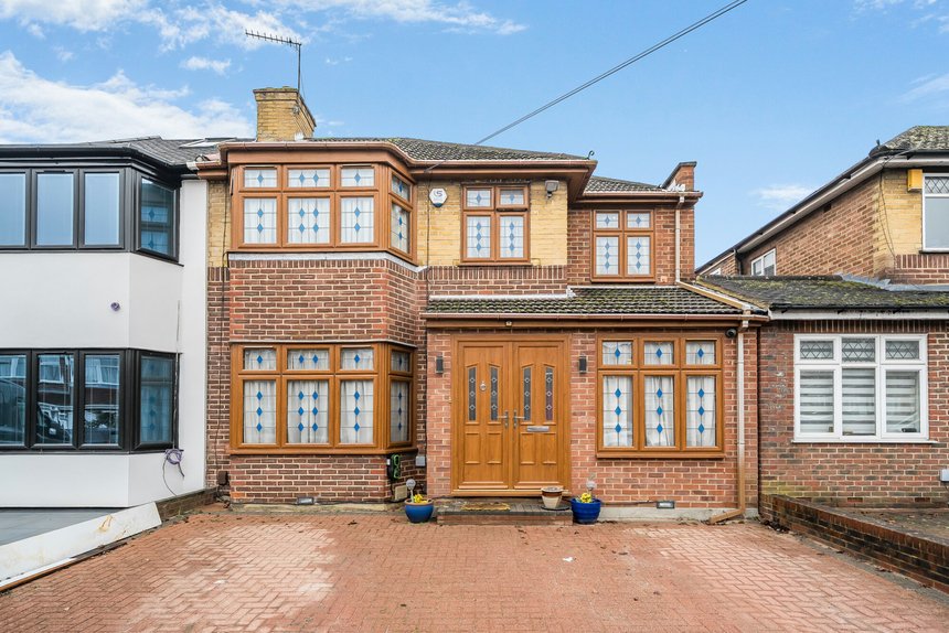 for sale wetheral drive london 36124 - Gibbs Gillespie