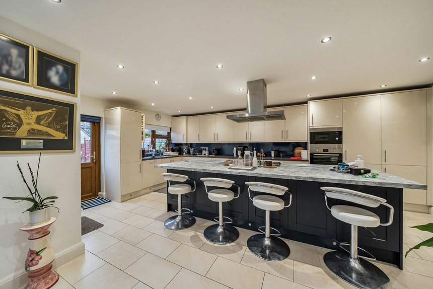 for sale wetheral drive london 36124 - Gibbs Gillespie