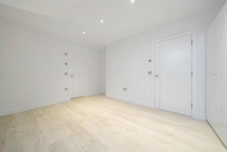 for sale long lane london 36469 - Gibbs Gillespie