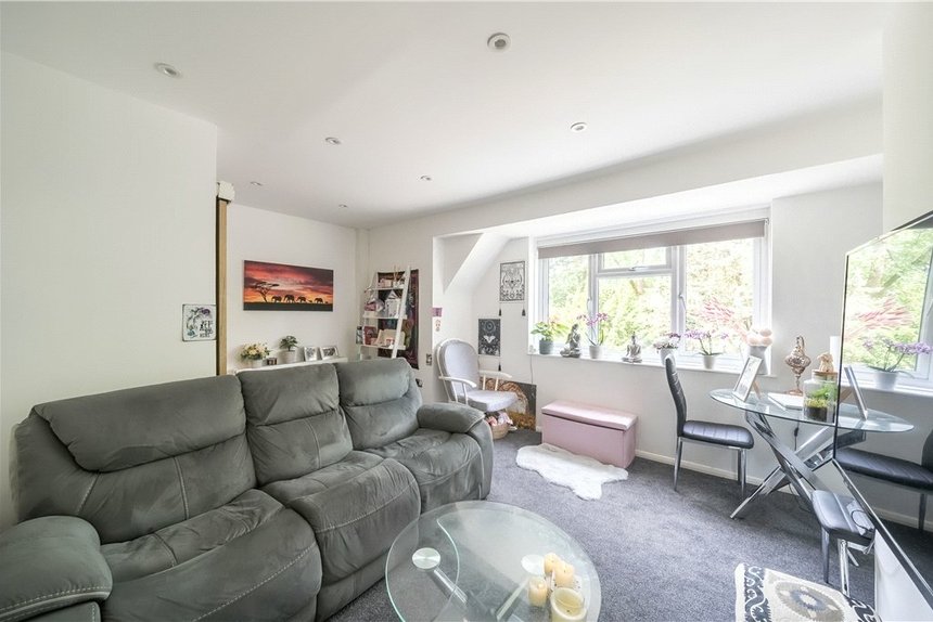 under offer alpine walk london 36703 - Gibbs Gillespie