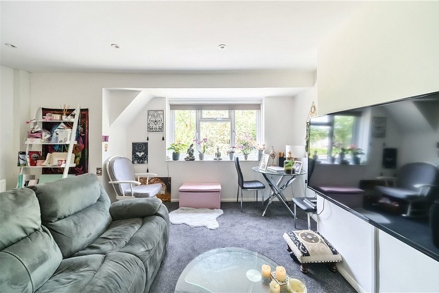 under offer alpine walk london 36703 - Gibbs Gillespie