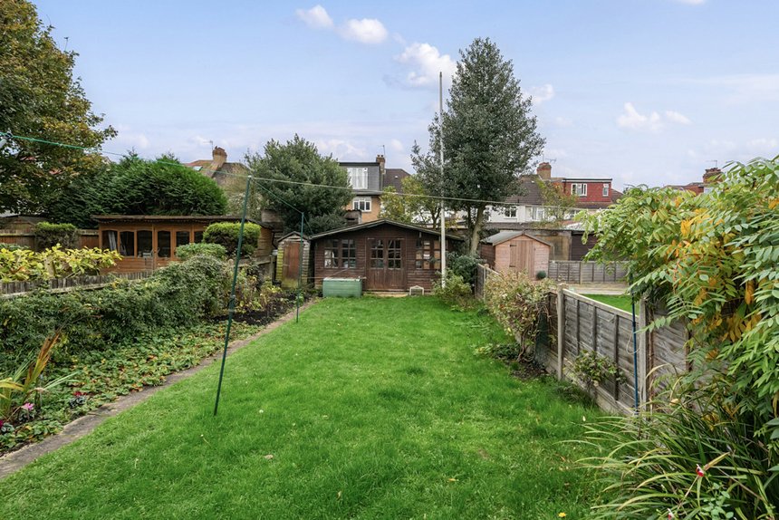 for sale wood end avenue london 36762 - Gibbs Gillespie