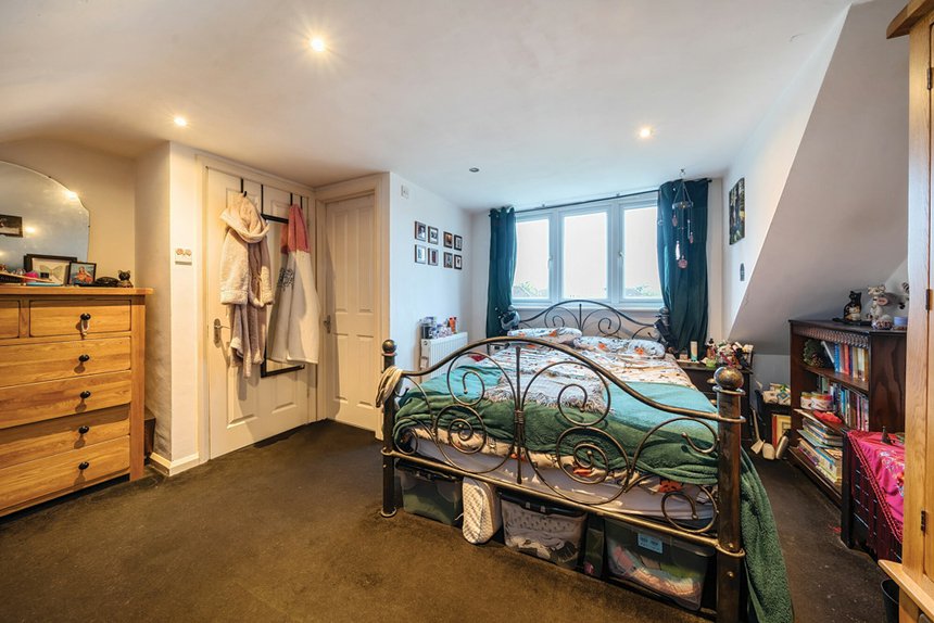 for sale wood end avenue london 36762 - Gibbs Gillespie