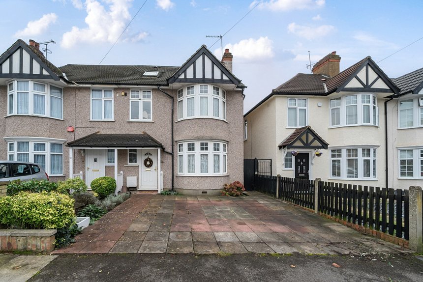 for sale wood end avenue london 36762 - Gibbs Gillespie