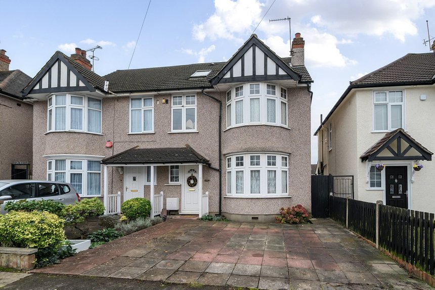 for sale wood end avenue london 36762 - Gibbs Gillespie