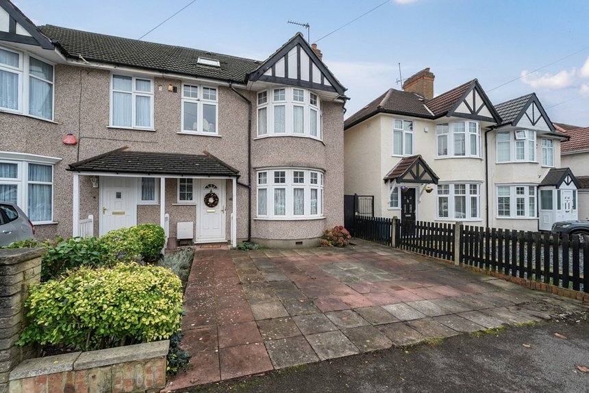 for sale wood end avenue london 36762 - Gibbs Gillespie