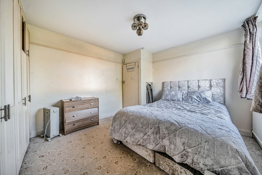 for sale the avenue london 36782 - Gibbs Gillespie