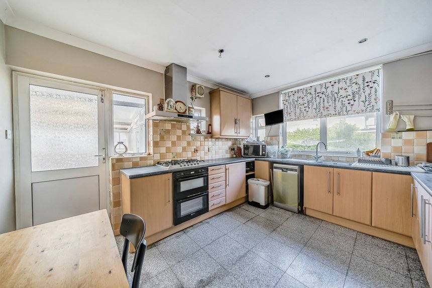 for sale the avenue london 36782 - Gibbs Gillespie