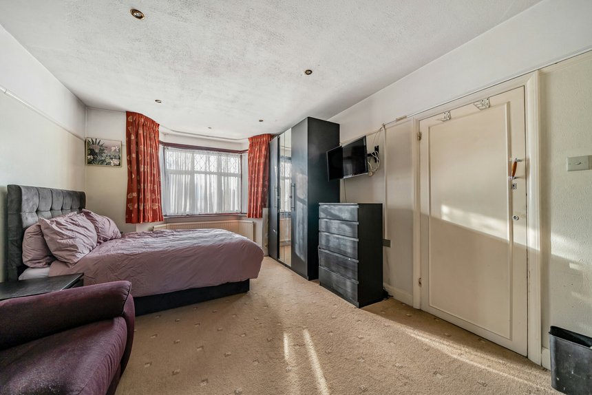 for sale the avenue london 36782 - Gibbs Gillespie
