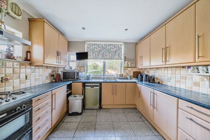 for sale the avenue london 36782 - Gibbs Gillespie