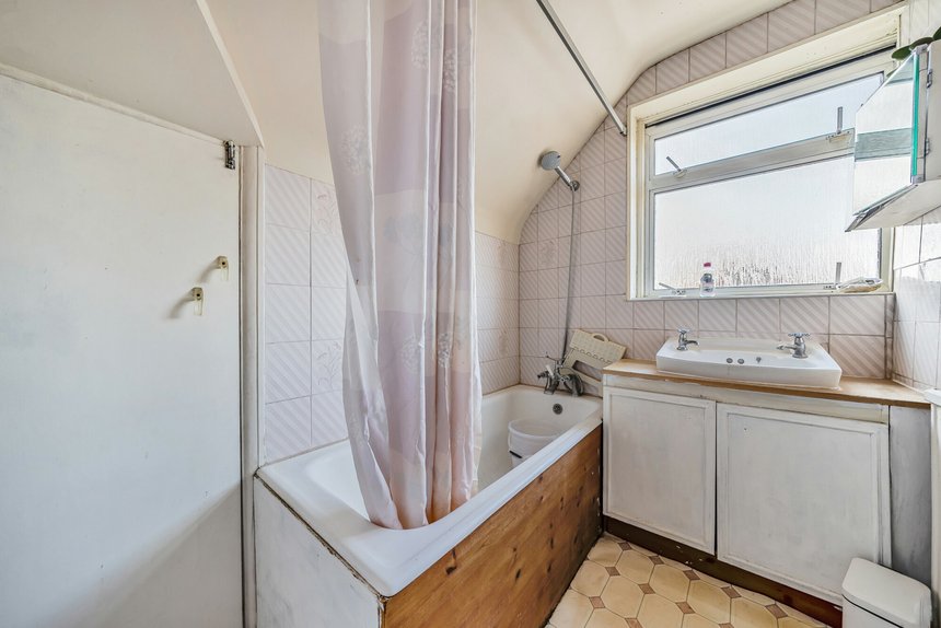 for sale the avenue london 36782 - Gibbs Gillespie