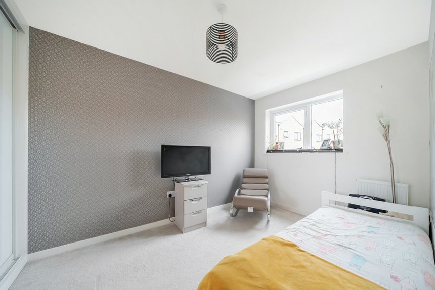 under offer newman avenue london 36816 - Gibbs Gillespie