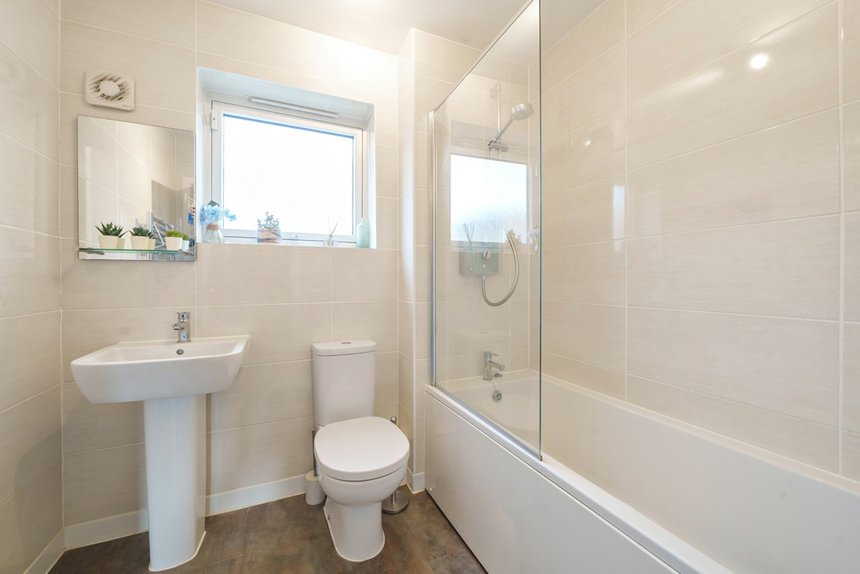 under offer newman avenue london 36816 - Gibbs Gillespie