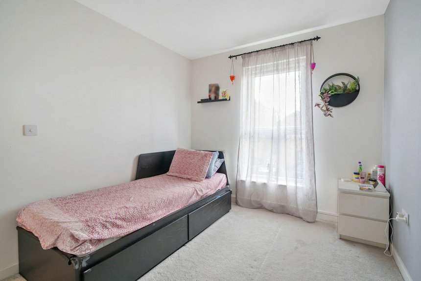under offer newman avenue london 36816 - Gibbs Gillespie