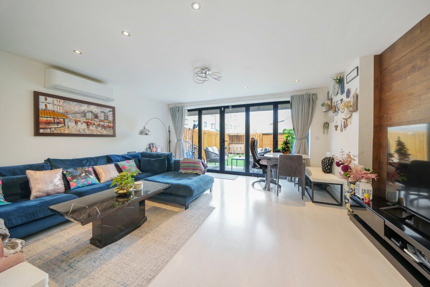 under offer newman avenue london 36816 - Gibbs Gillespie