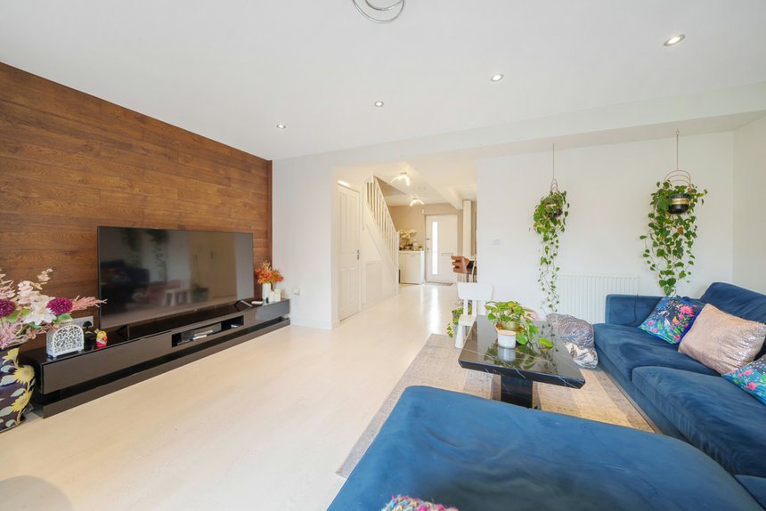 under offer newman avenue london 36816 - Gibbs Gillespie