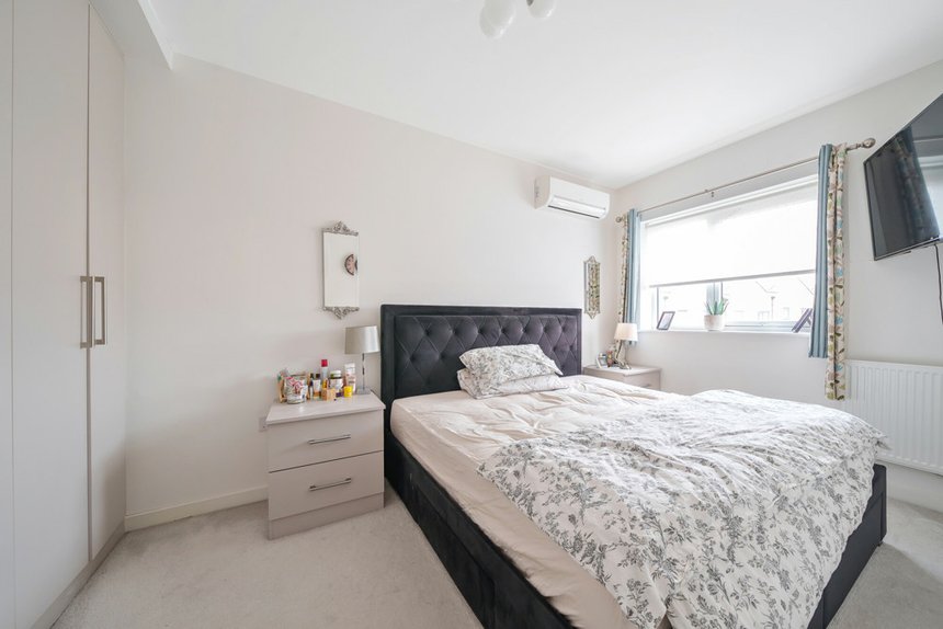 under offer newman avenue london 36816 - Gibbs Gillespie
