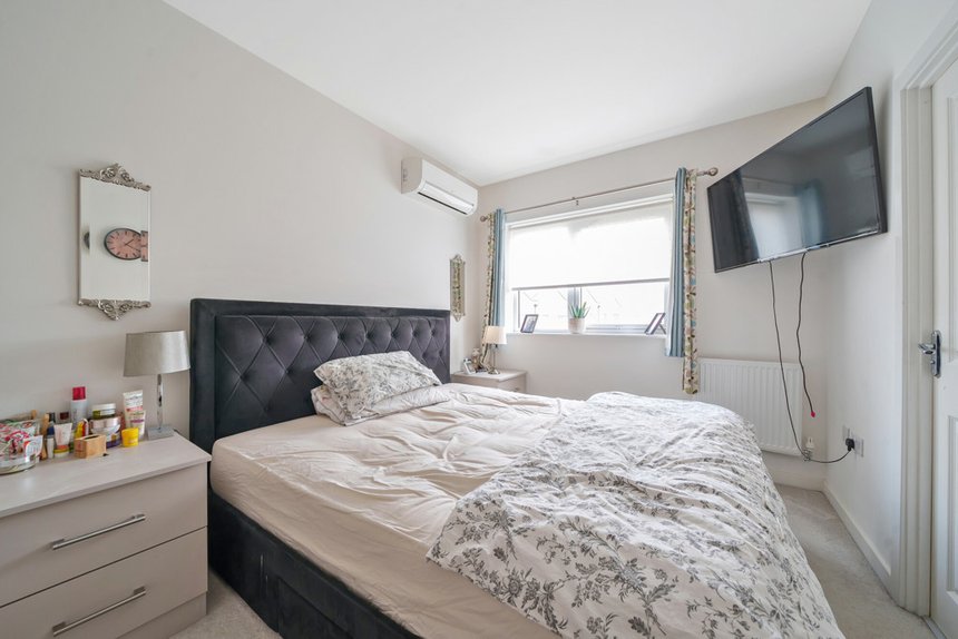 under offer newman avenue london 36816 - Gibbs Gillespie