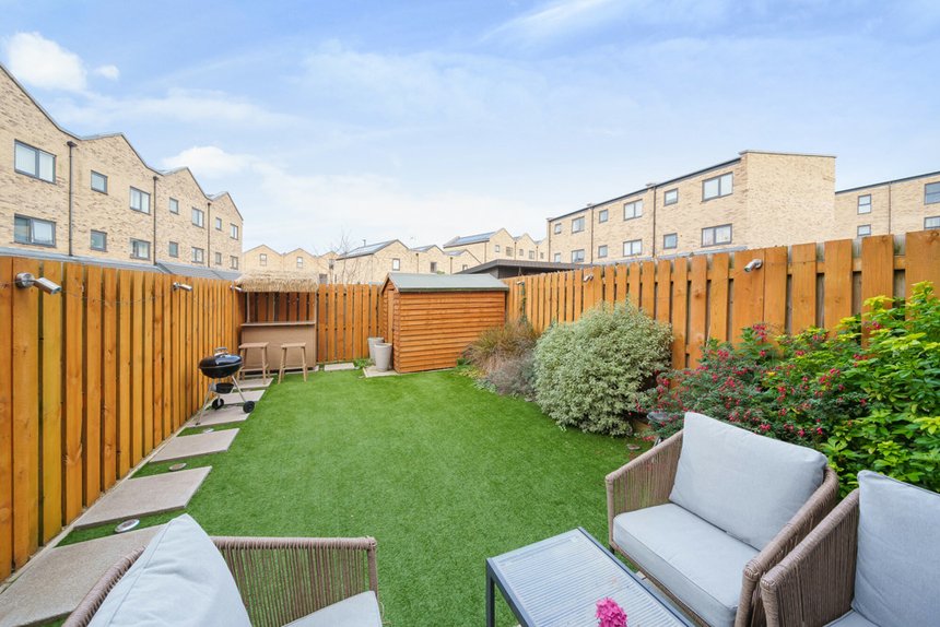 under offer newman avenue london 36816 - Gibbs Gillespie