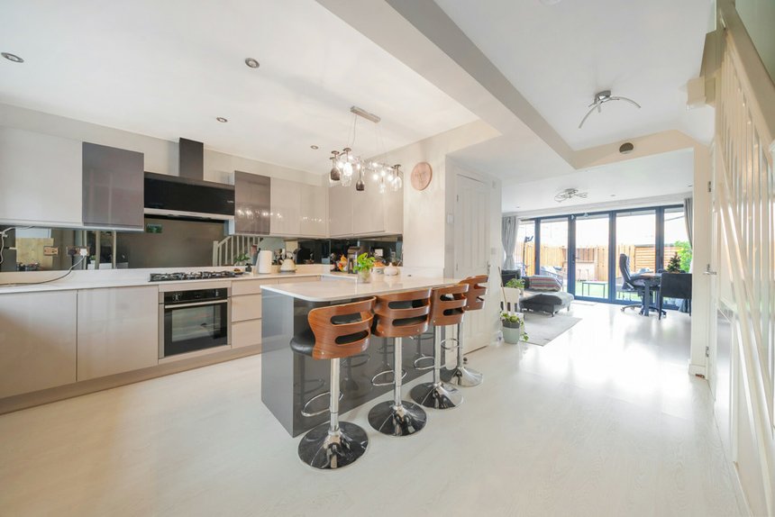 under offer newman avenue london 36816 - Gibbs Gillespie