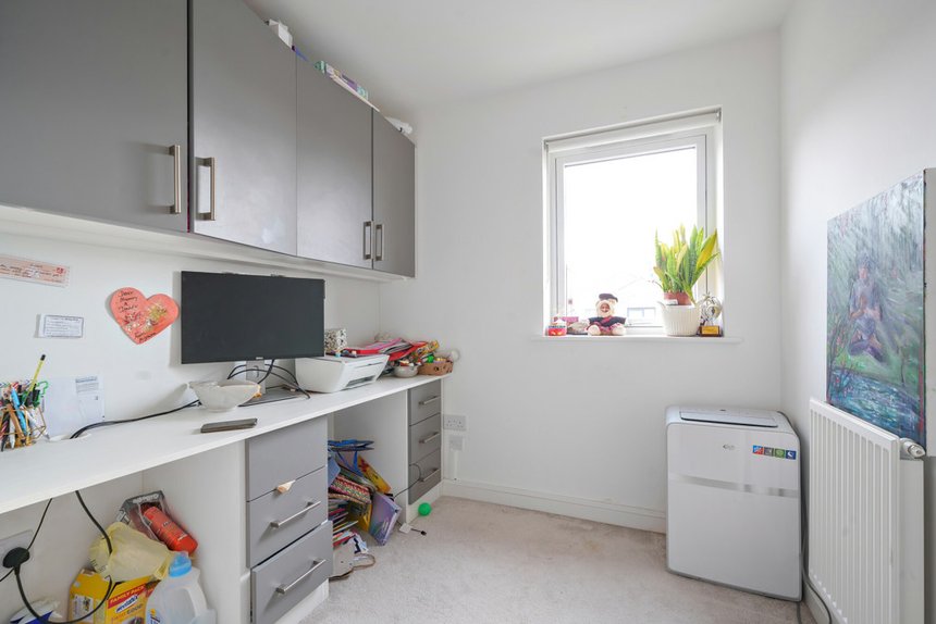 under offer newman avenue london 36816 - Gibbs Gillespie