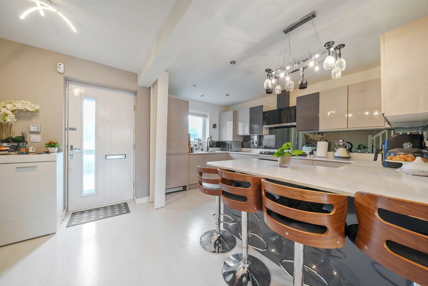 under offer newman avenue london 36816 - Gibbs Gillespie