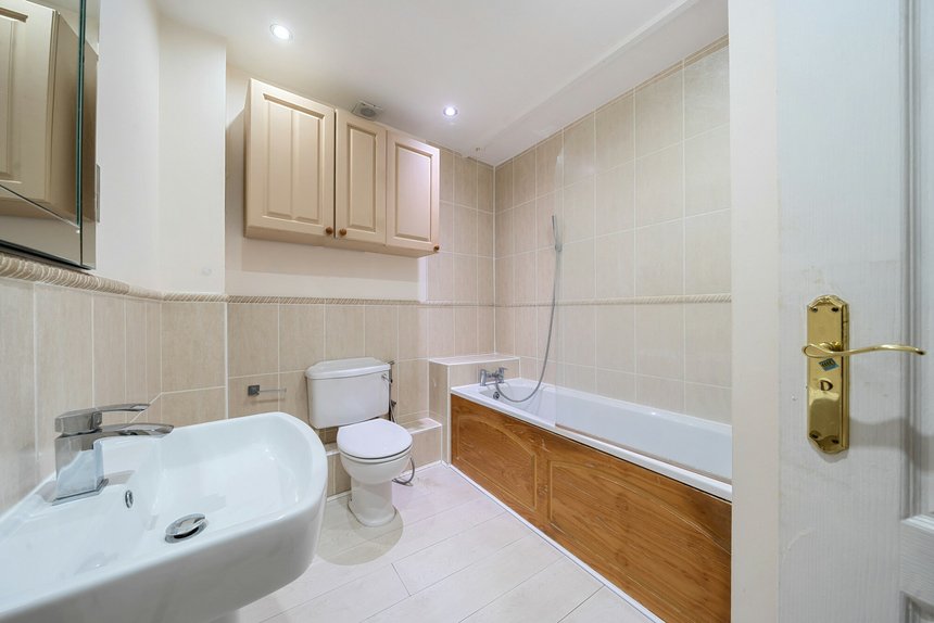 for sale pembroke avenue london 36874 - Gibbs Gillespie