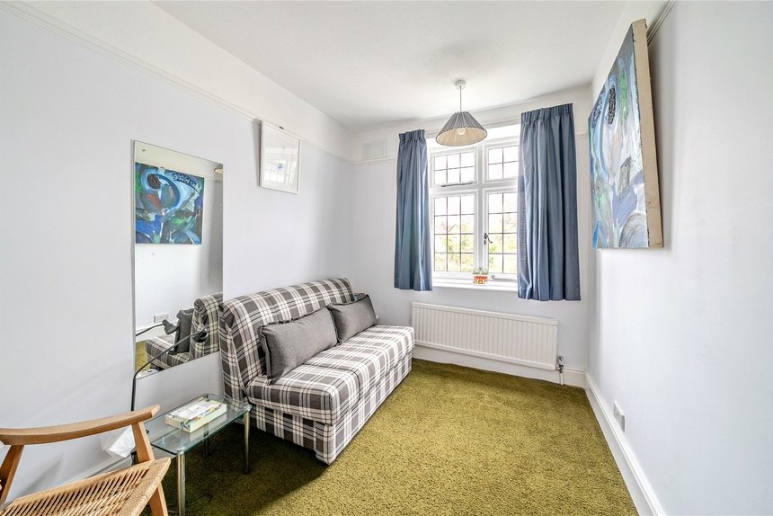 under offer gravel hill london 36944 - Gibbs Gillespie