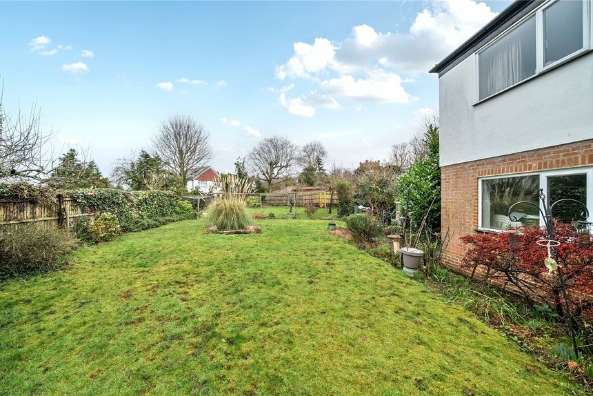 under offer gravel hill london 36944 - Gibbs Gillespie