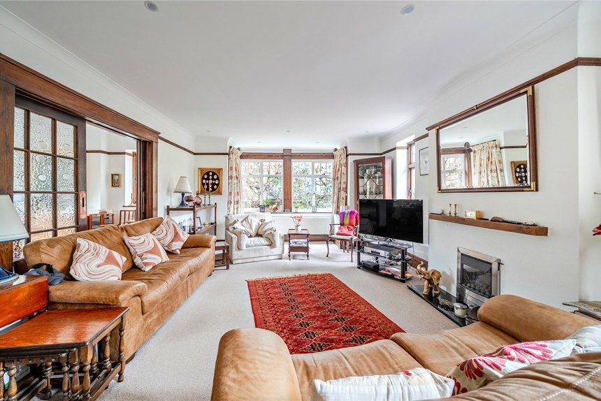 under offer gravel hill london 36944 - Gibbs Gillespie