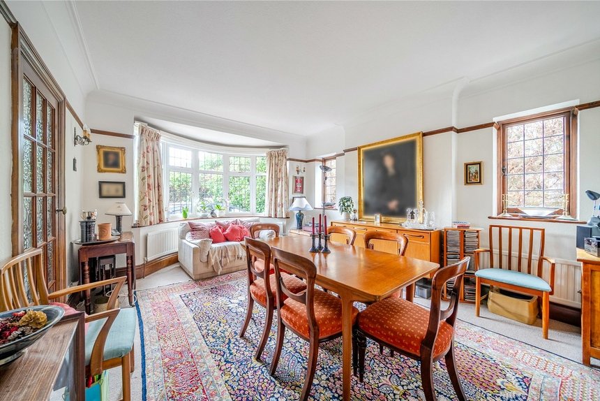 under offer gravel hill london 36944 - Gibbs Gillespie